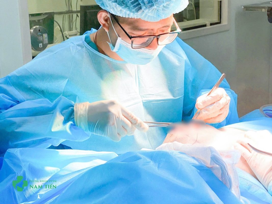 Treo Sa Trễ Ngực Đẹp Thành Phố Hồ Chí Minh- Tiến sĩ bác sĩ Nguyễn Đức Tiến