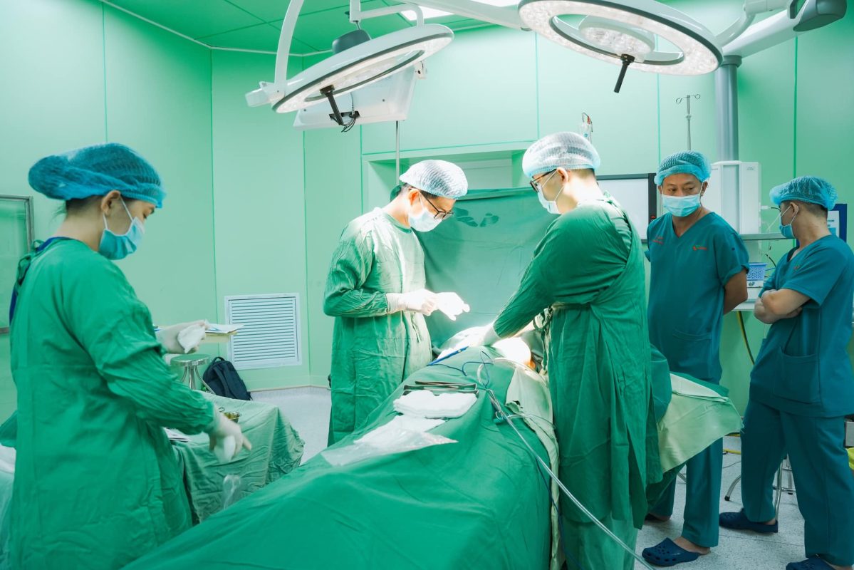 hút mỡ bụng tp hcm - phòng khám thẩm mỹ nam tiến - tiến sĩ bác sĩ nguyễn đức tiến